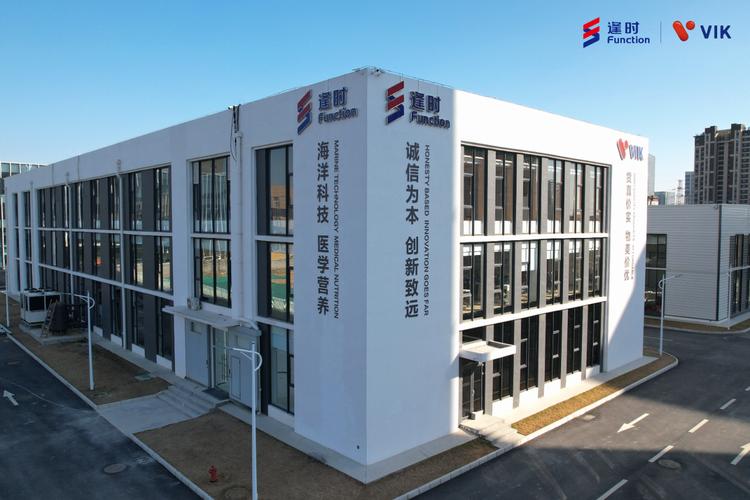 不仅投资五千万建立了中国首家磷虾油"透明工厂",对产品原料,工艺科技