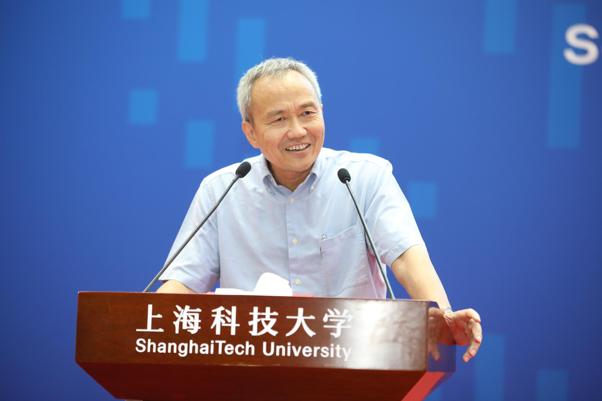 2021毕业颁证仪式-复旦大学物理系谢希德讲座教授金晓峰作主旨演讲